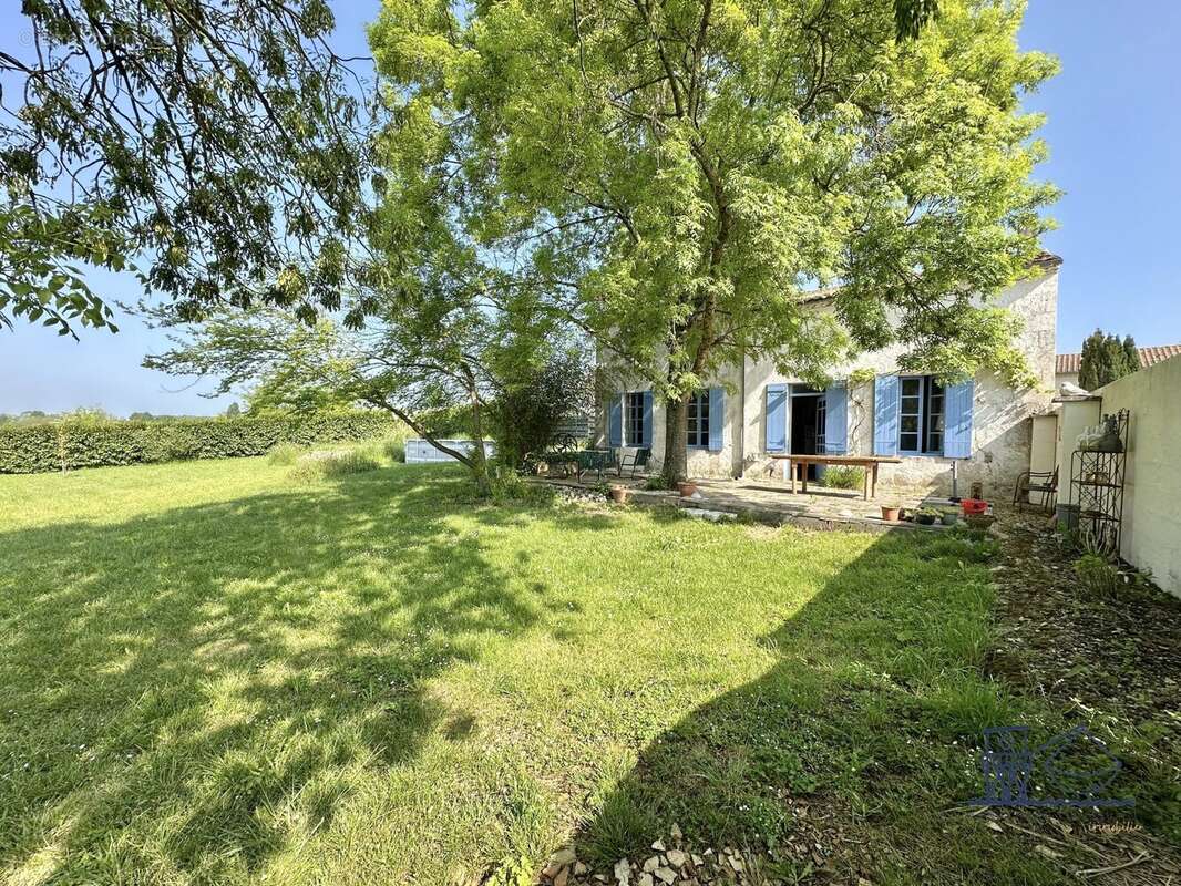 Maison à SAINT-MARTIAL-DE-MIRAMBEAU