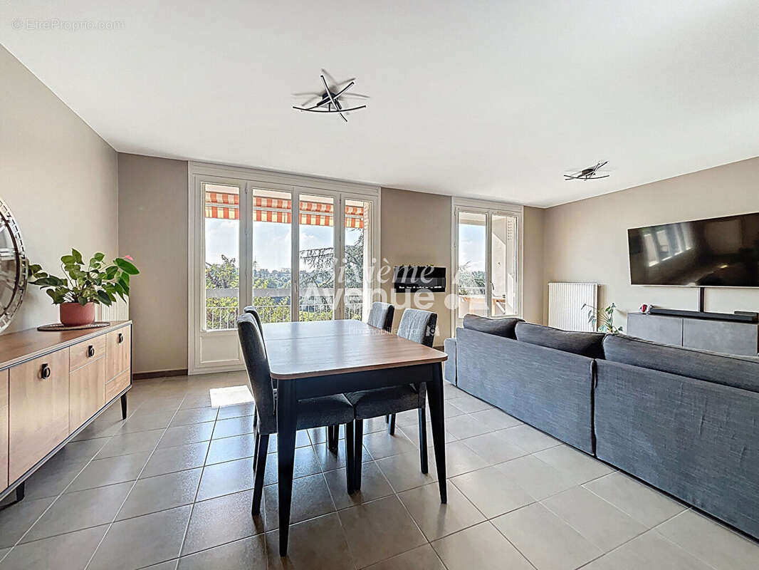 Appartement à DECINES-CHARPIEU