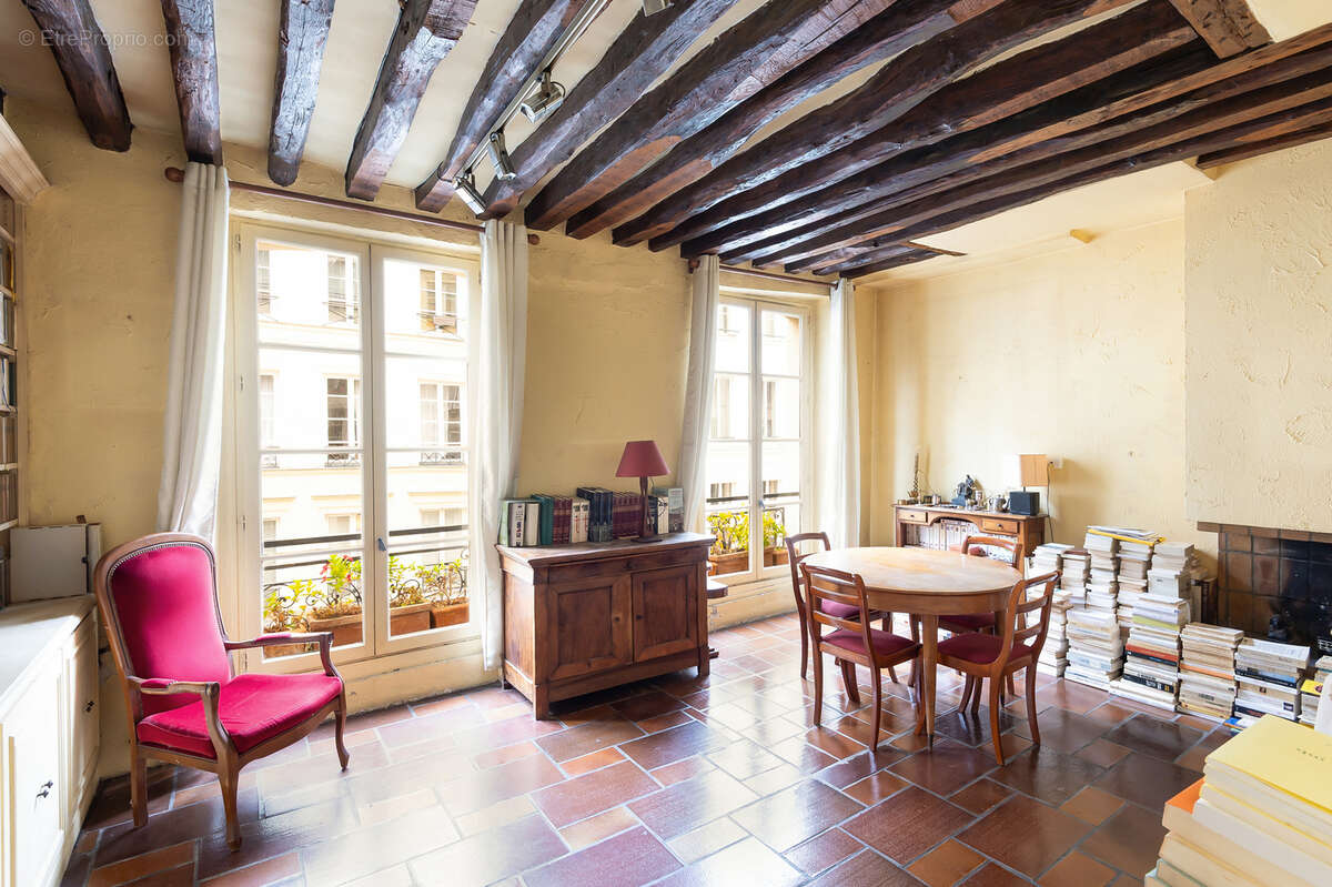 Appartement à PARIS-3E