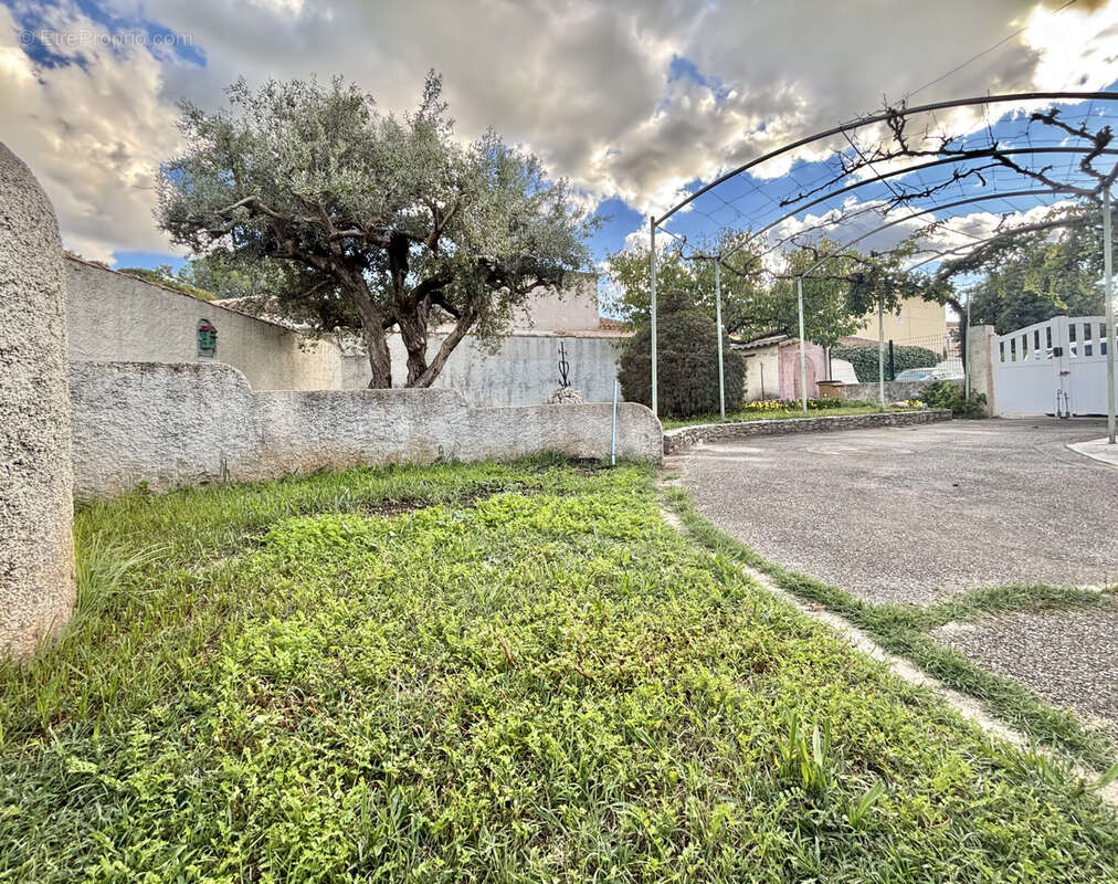 Maison à SAINT-MARTIN-DE-CRAU