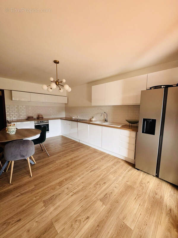 Appartement à EZE