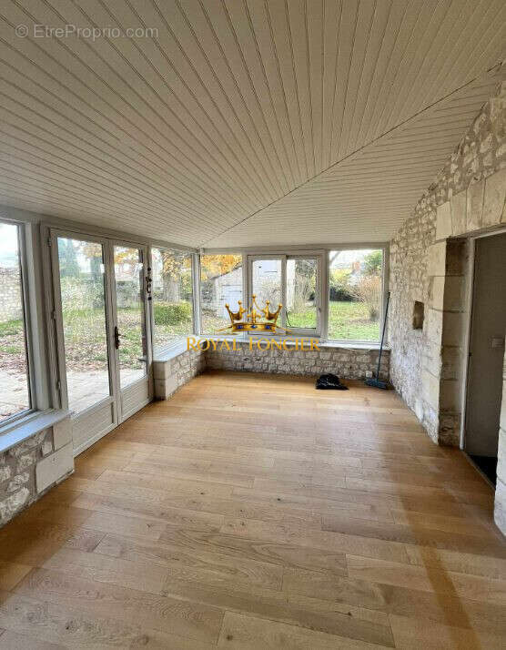 Maison 155 m² à Theneuil  - photo 8