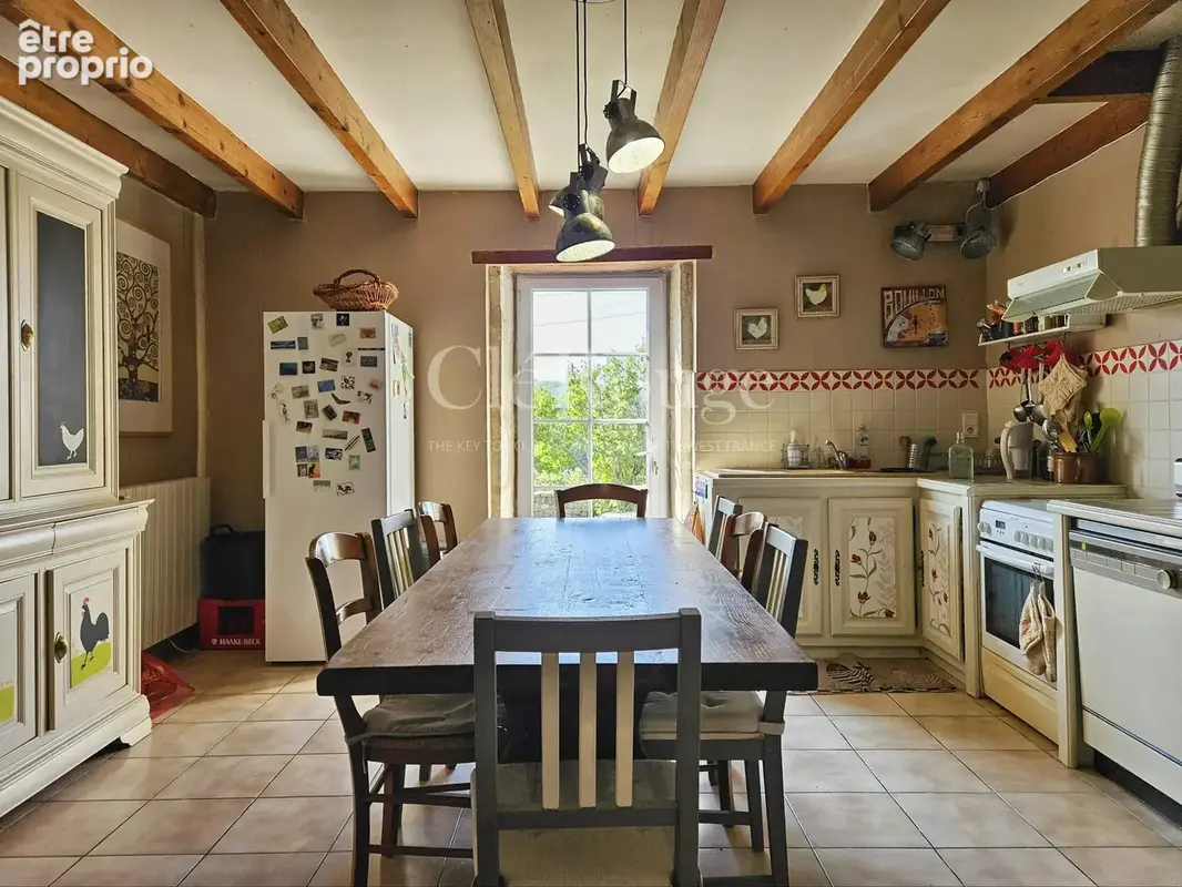 Entre Pellegrue et Gensac – Maison en pierre pleine de charme avec vue dégagée. piscine et potentiel locatif - photo 12