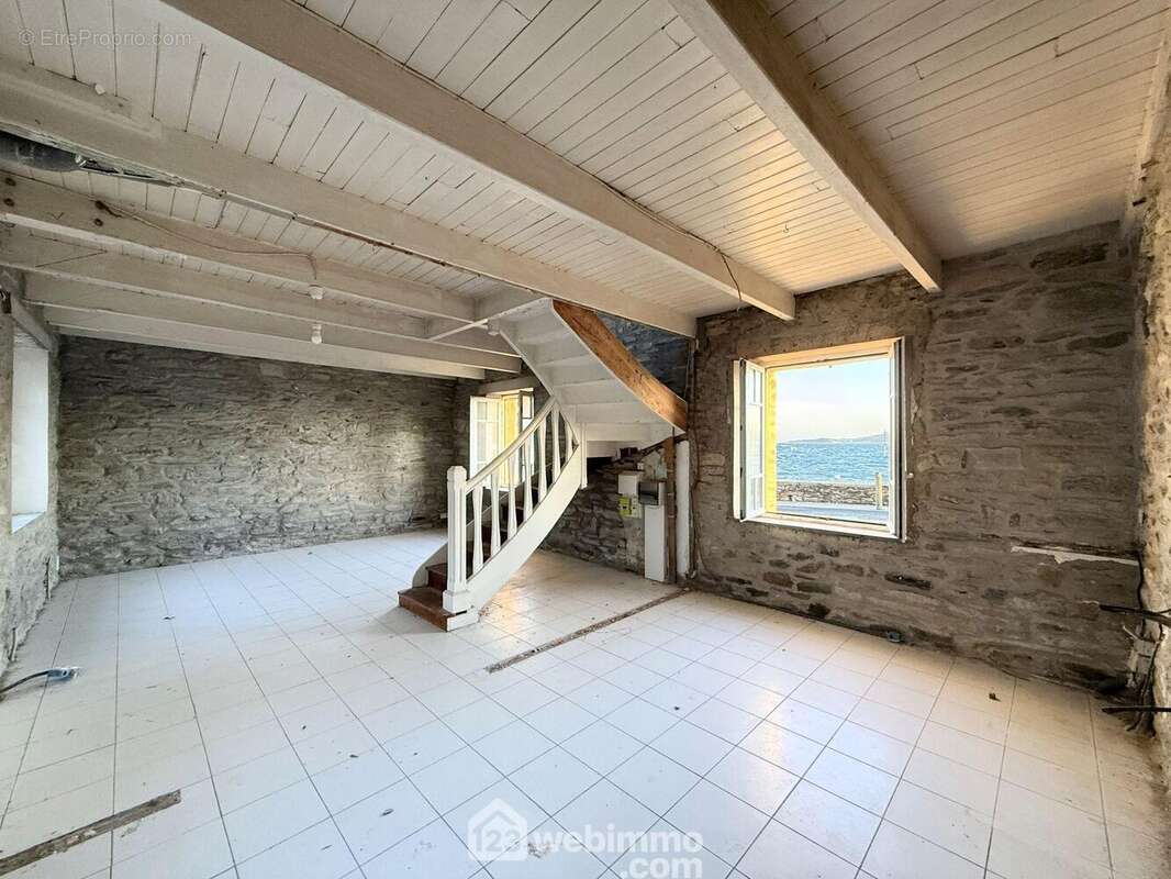 Maison à TREDREZ-LOCQUEMEAU