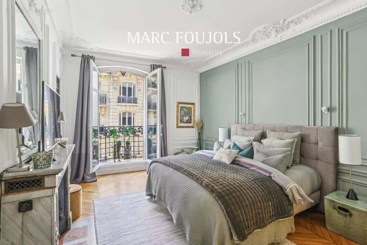 Appartement à PARIS-16E