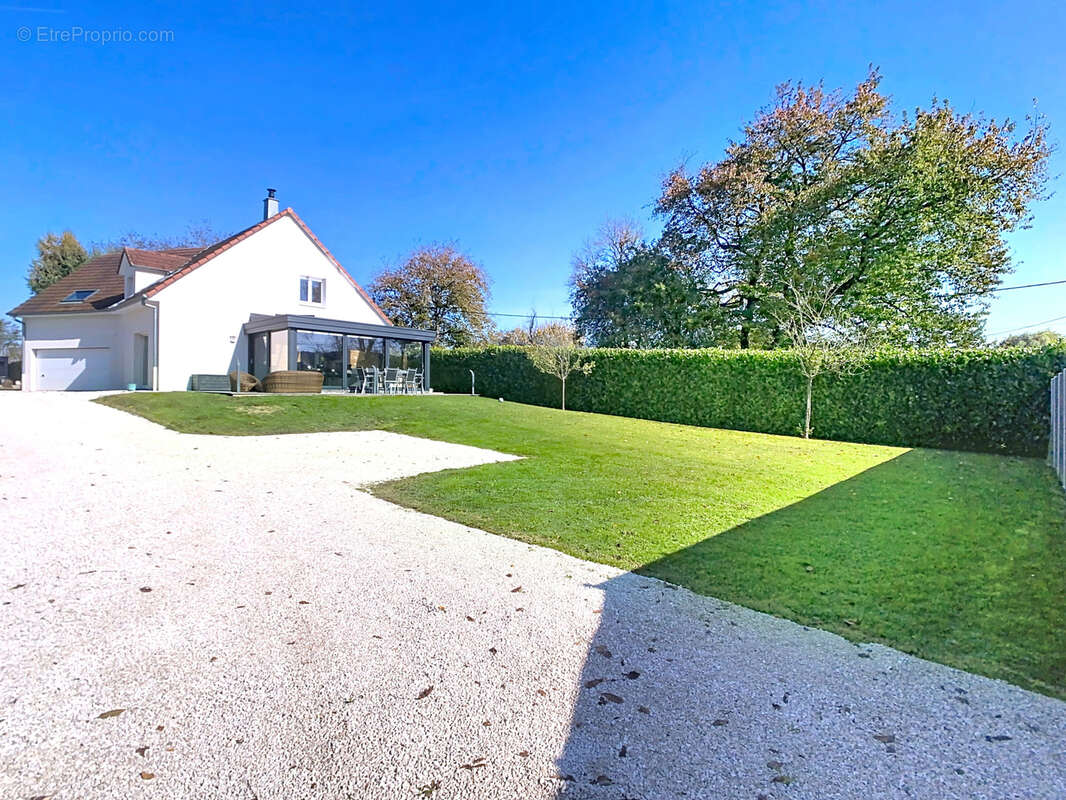 Maison à COURTELEVANT