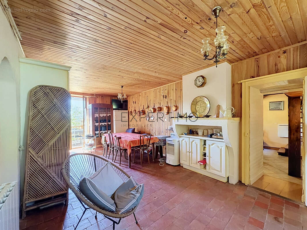 Burnand : Authentique maison en pierre avec 3 149 m2 de terrain - photo 7