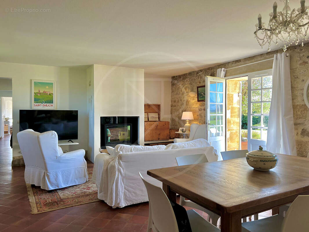 Maison à SAINT-EMILION