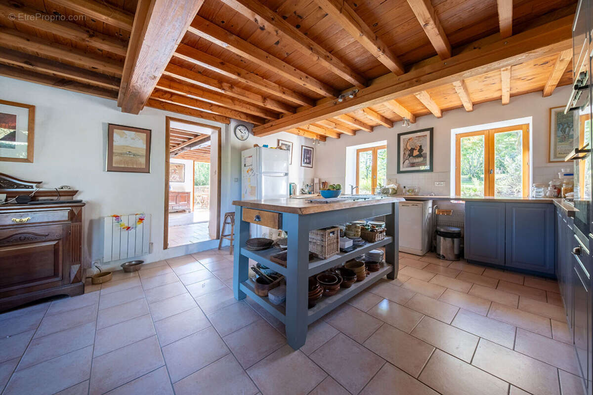 Maison à ESCUEILLENS-ET-SAINT-JUST-DE-BELENGARD
