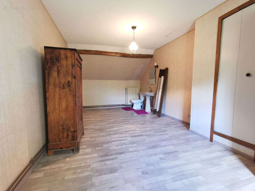 Maison à YZEURES-SUR-CREUSE