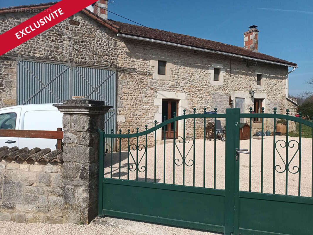 Maison à COUHE