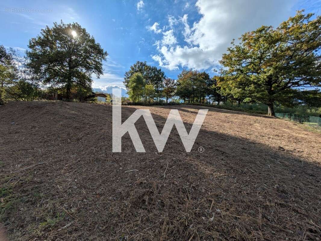 Terrain à SAINT-HILAIRE-LES-PLACES