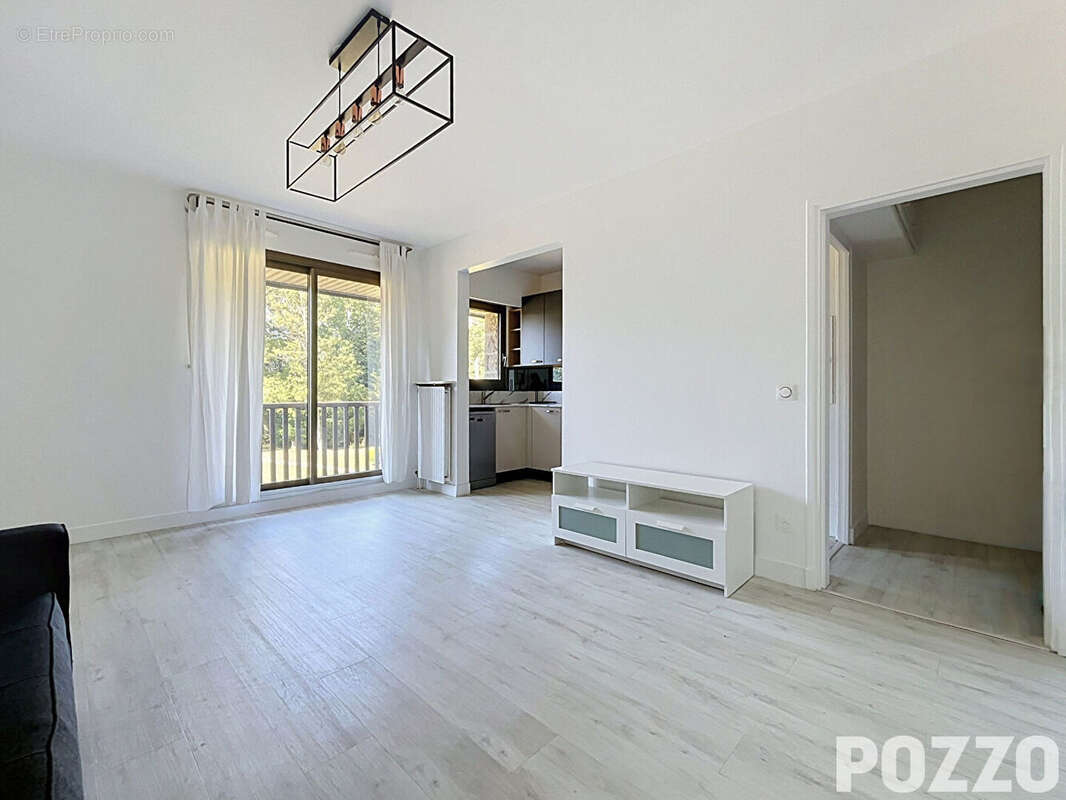 Superbe T2 lumineux avec balcon, parking et cave - photo 3