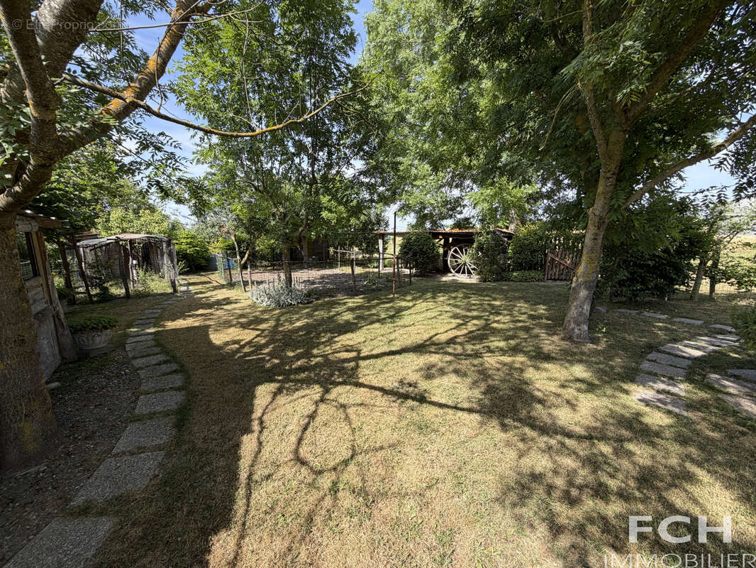 Maison de campagne avec 2 garages et dépendances - photo 26
