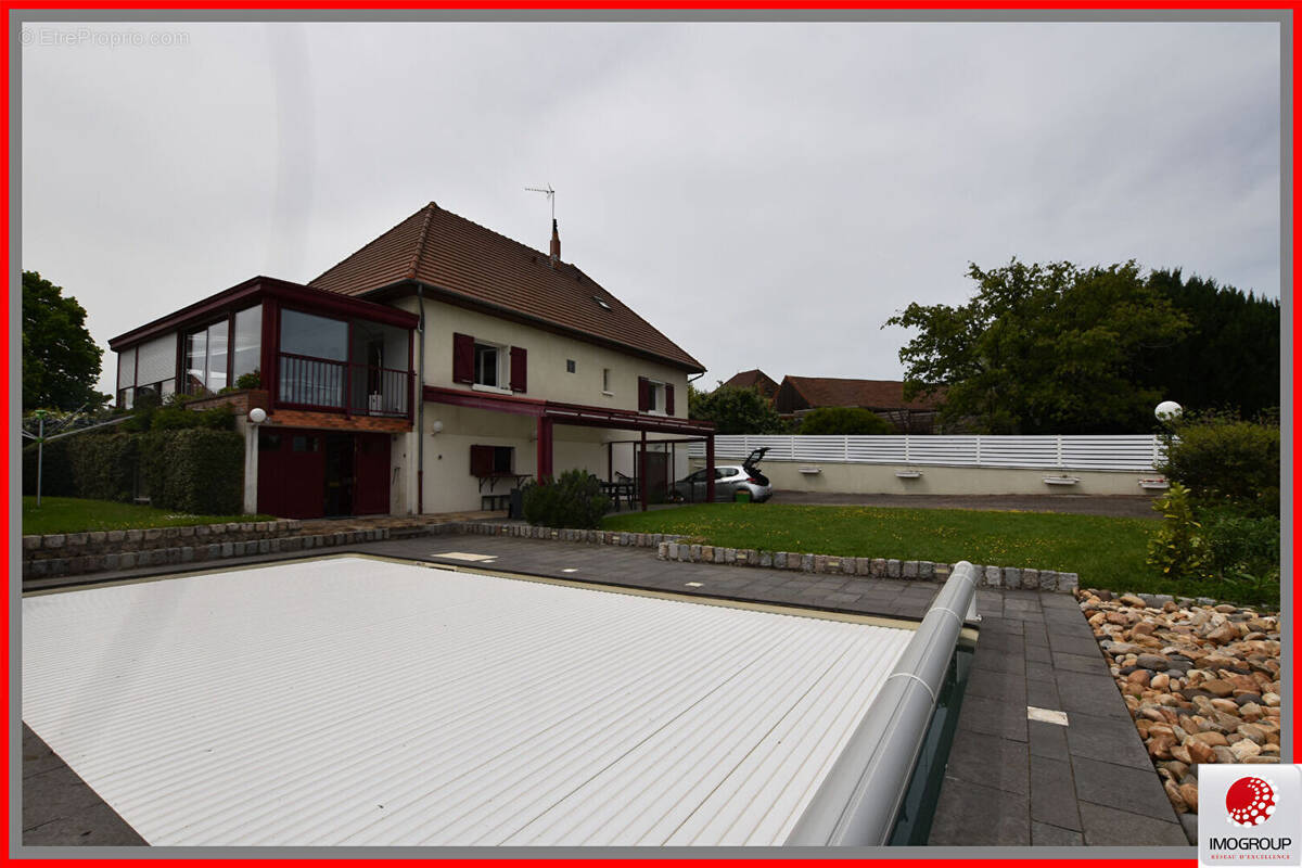 Maison à SAINT-REMY-EN-ROLLAT