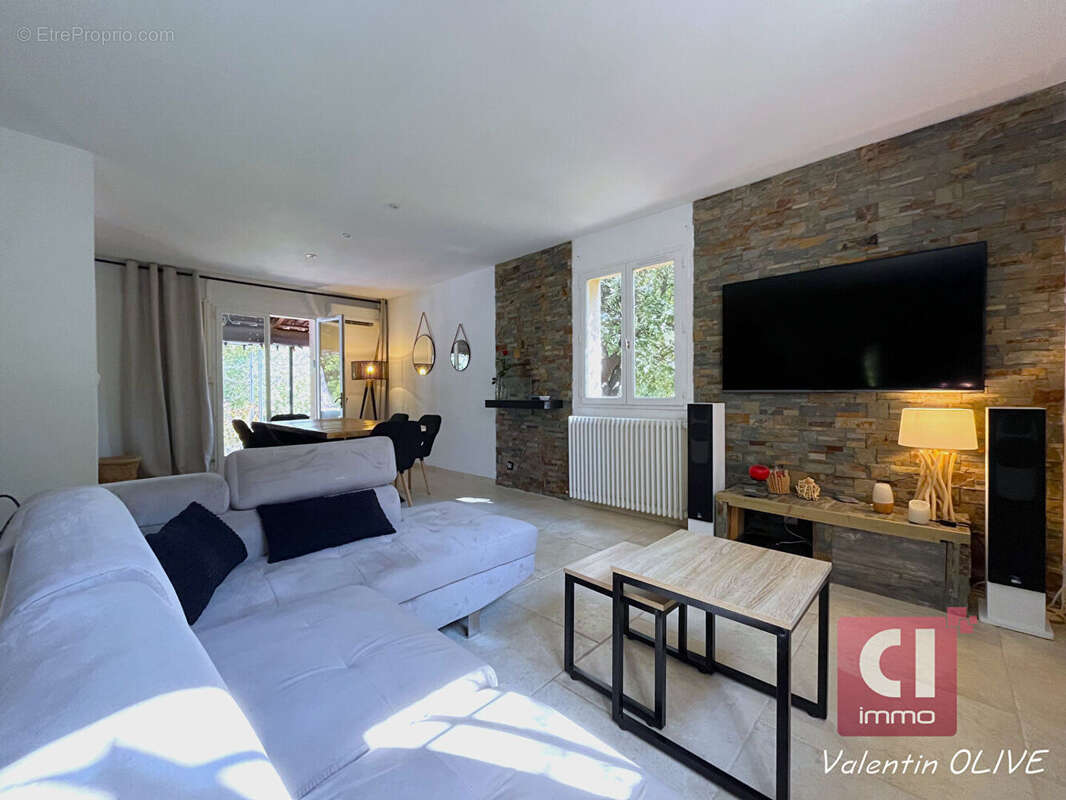 Maison à MEOUNES-LES-MONTRIEUX