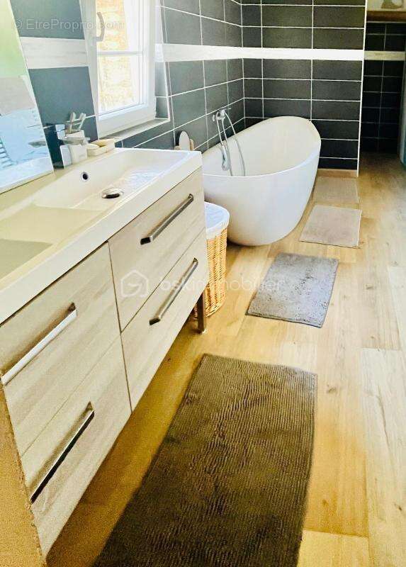 Maison à SAINTE-EULALIE-EN-BORN