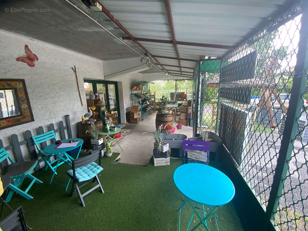LEDIGNAN 15 MN D'ALES Immeuble avec murs d'un local commercial de 99m², un appartement de 87m² sur 1140m² de terrain - photo 10