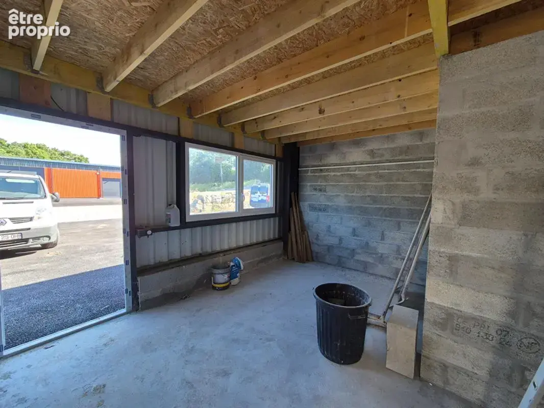 Lorient nord - local d'activité neuf / entrepôt de 195 m² + parking de 500 m² - accès poids lourds - sous decennale - photo 4