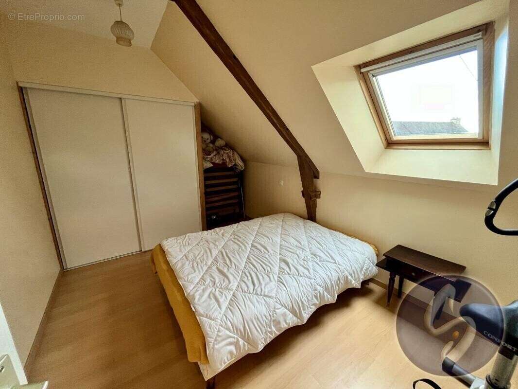 Maison de charme avec dépendances et fort potentiel - Proche - photo 11
