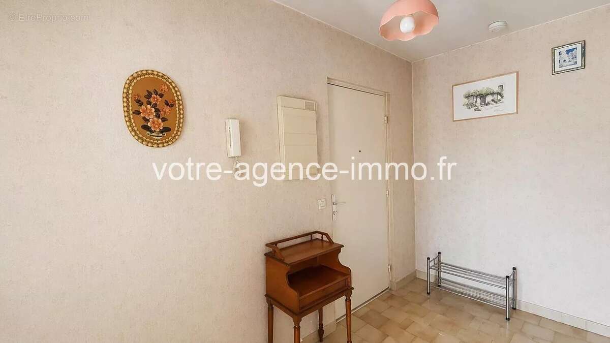 Appartement à SAINT-LAURENT-DU-VAR