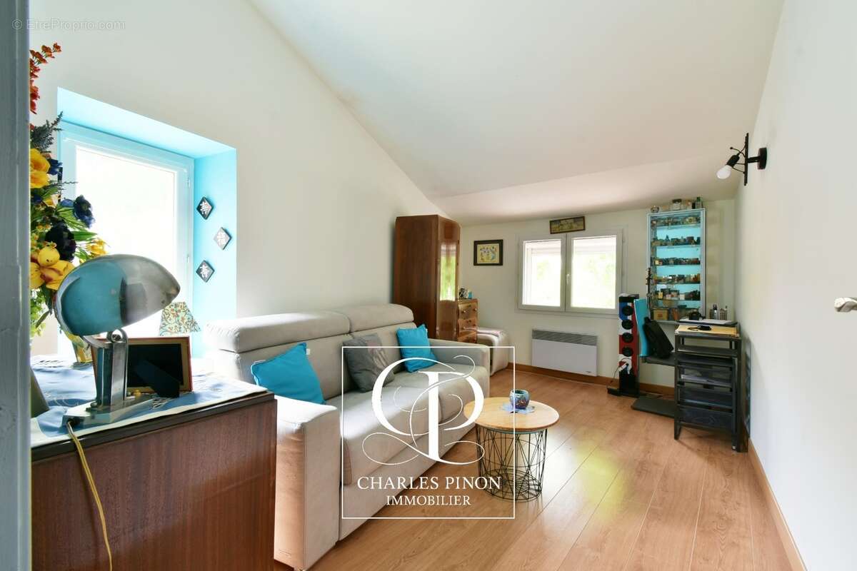 Appartement à vendre 4 pièces MALLEMORT (13) - photo 2