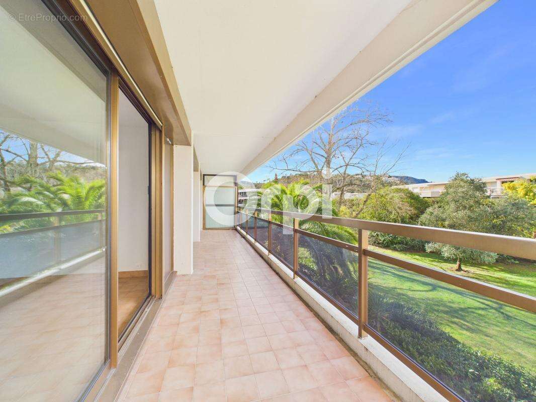 Appartement à MANDELIEU-LA-NAPOULE