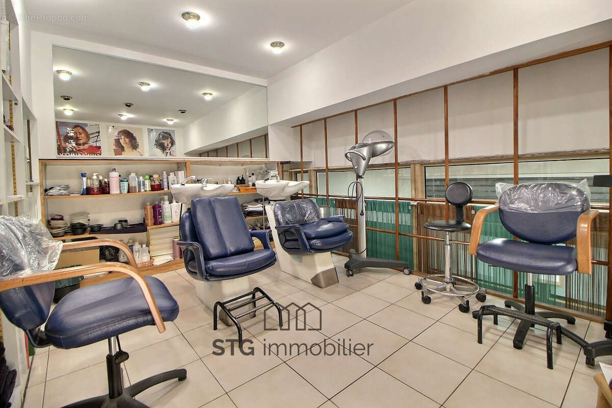 Vente fonds de commerce salon de coiffure à Ajaccio - photo 4
