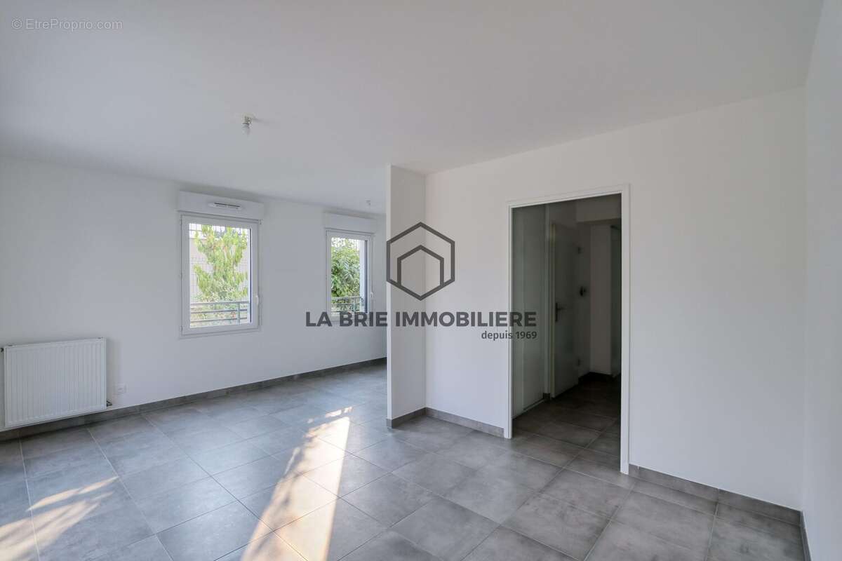 Appartement 61 m² à Mennecy  - photo 2