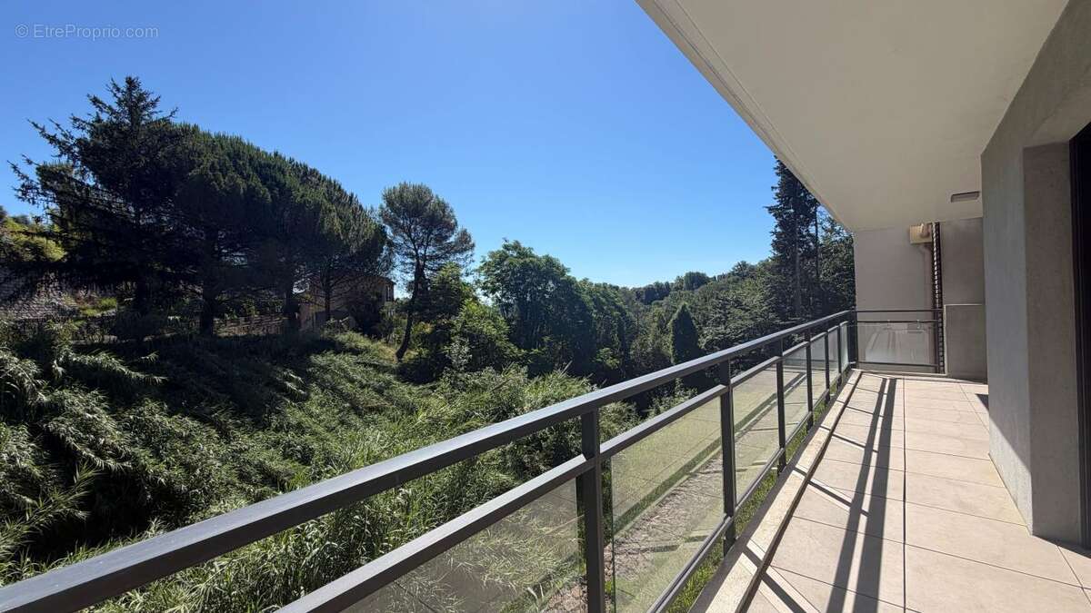 VENCE – Appartement 3 pièces avec terrasse, garage et stationnement - photo 8