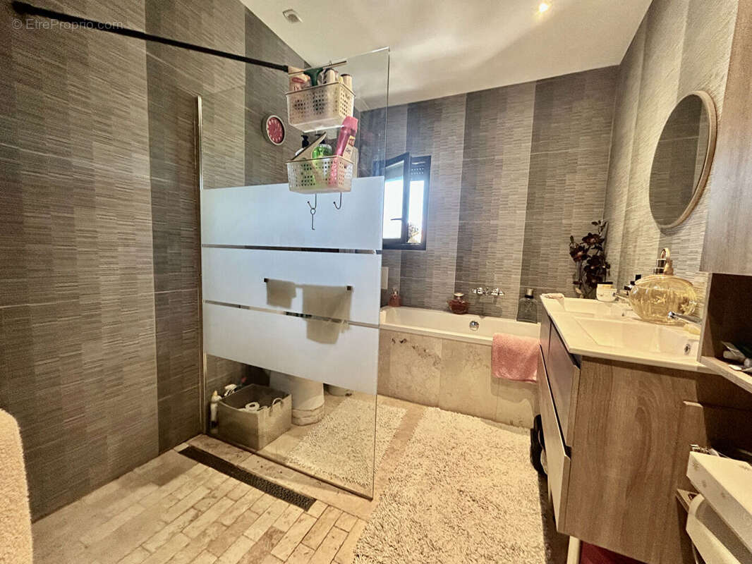 Maison à SAINT-PIERRE-LAFEUILLE