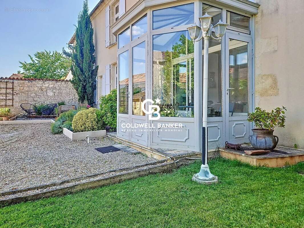 Maison à SAINT-JEAN-D&#039;ANGELY