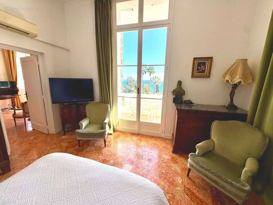 Appartement à VALLAURIS