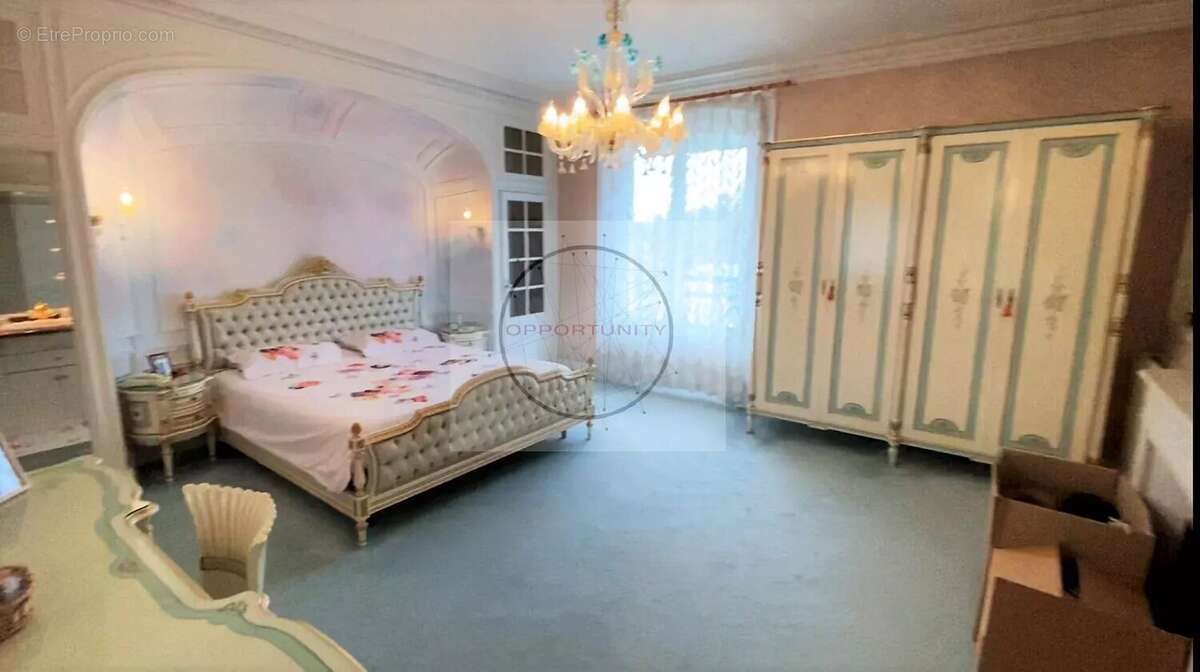 Propriete bourgeoise sur 1350 m² de terrain - photo 7