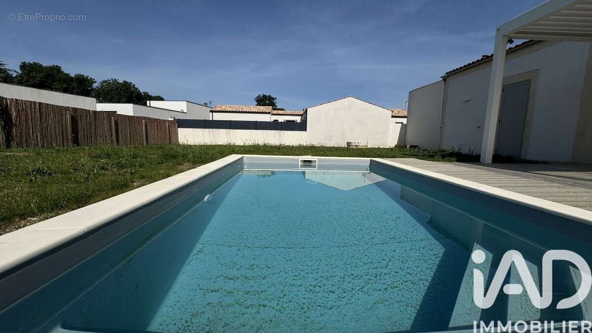 Maison 165 m² à Saint-Laurent-De-La-Pree  - photo 2