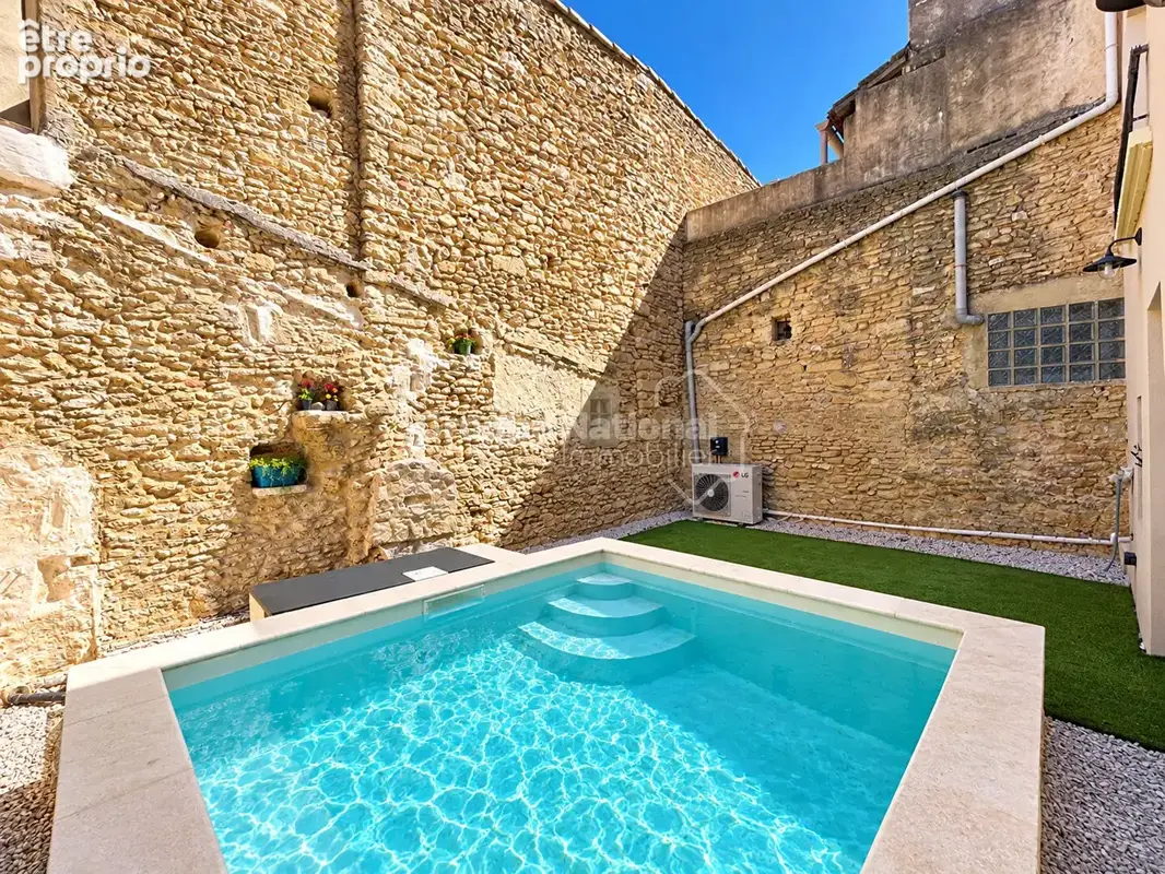 Maison de village rénovée d'environ 137 m² avec jardin, piscine et garage - châteauneuf-du-pape - photo 2