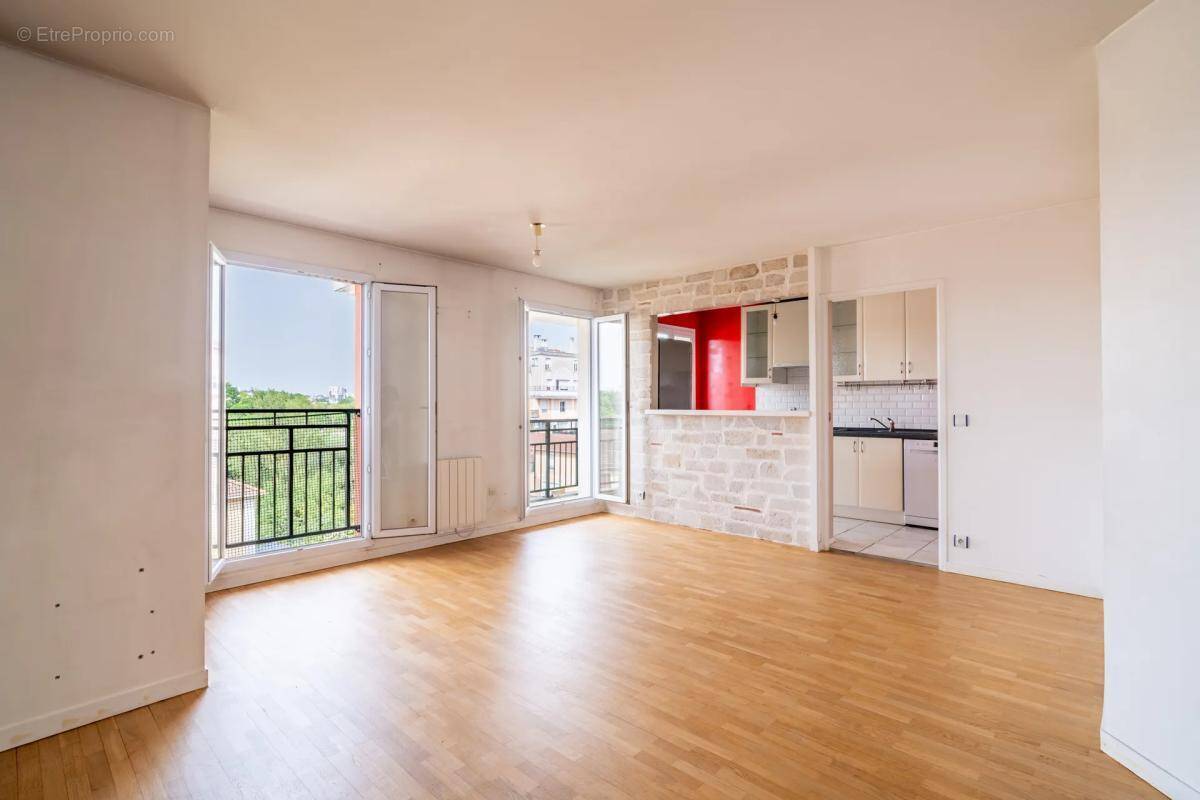 Appartement à VILLENEUVE-LA-GARENNE