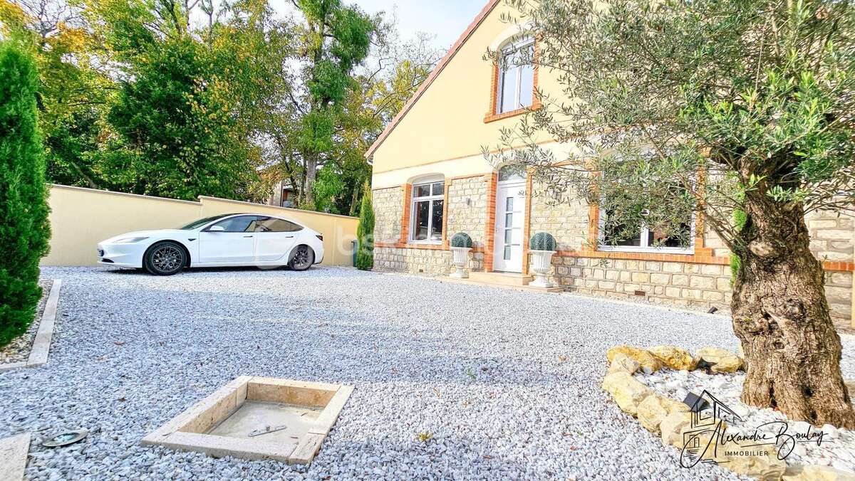 Maison à LA CHAPELLE-SAINT-MESMIN