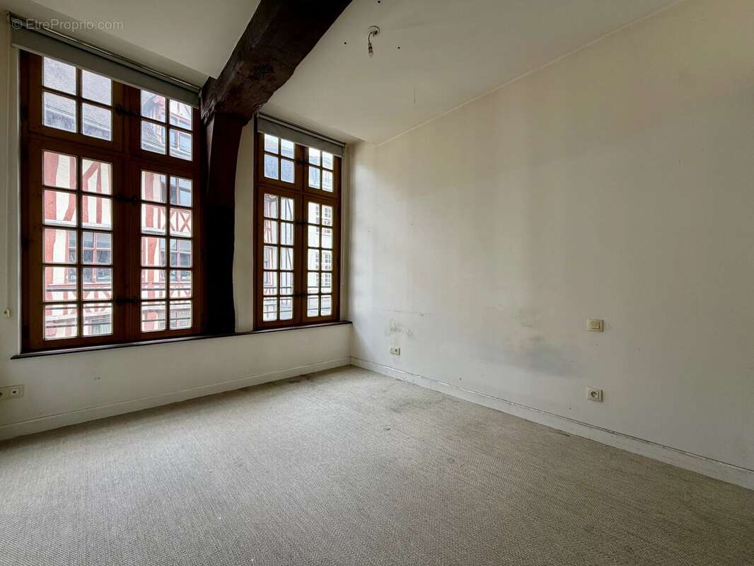 Appartement T4 avec place de parking - Centre historique - ROUEN DROITE - photo 10