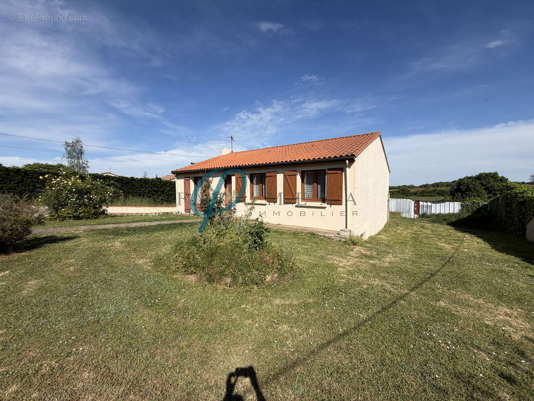 Maison à BEAUSSE
