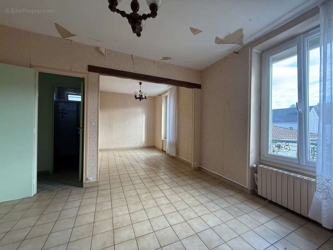 Maison à SAINT-CHERON