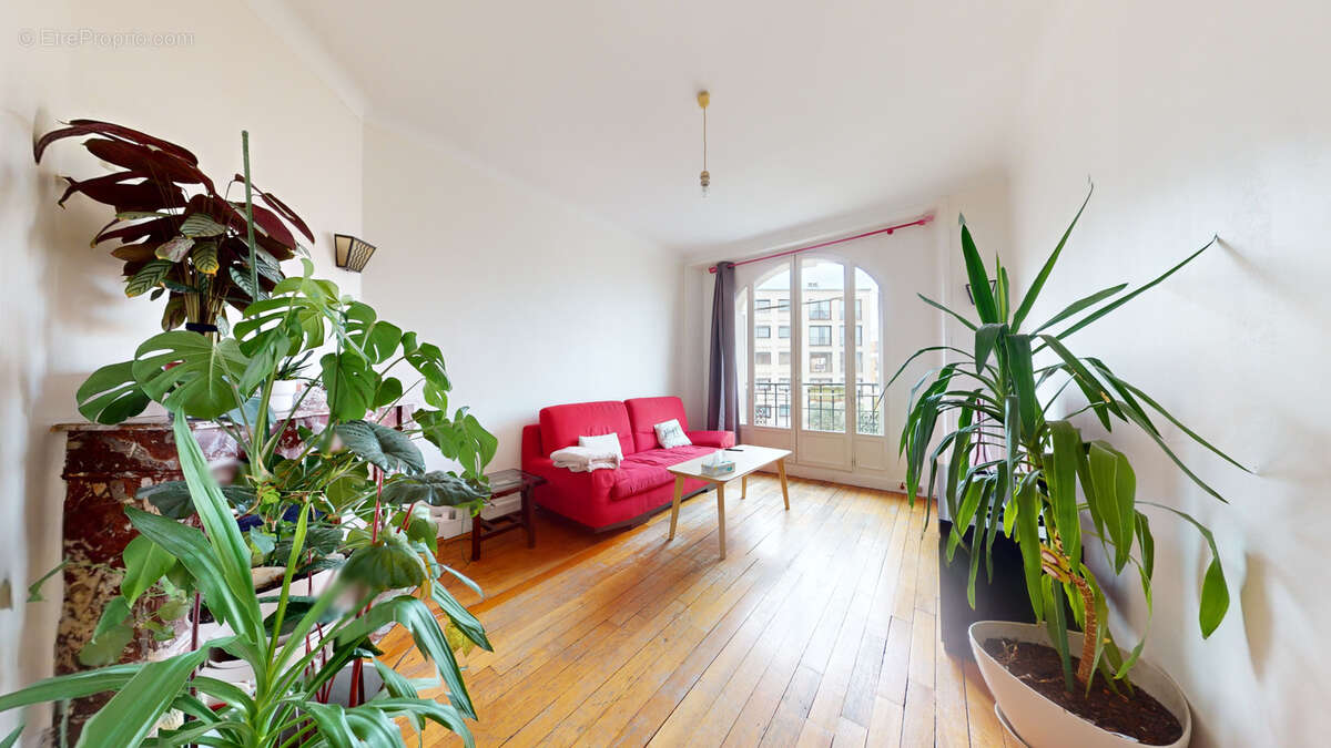 Appartement à LA GARENNE-COLOMBES