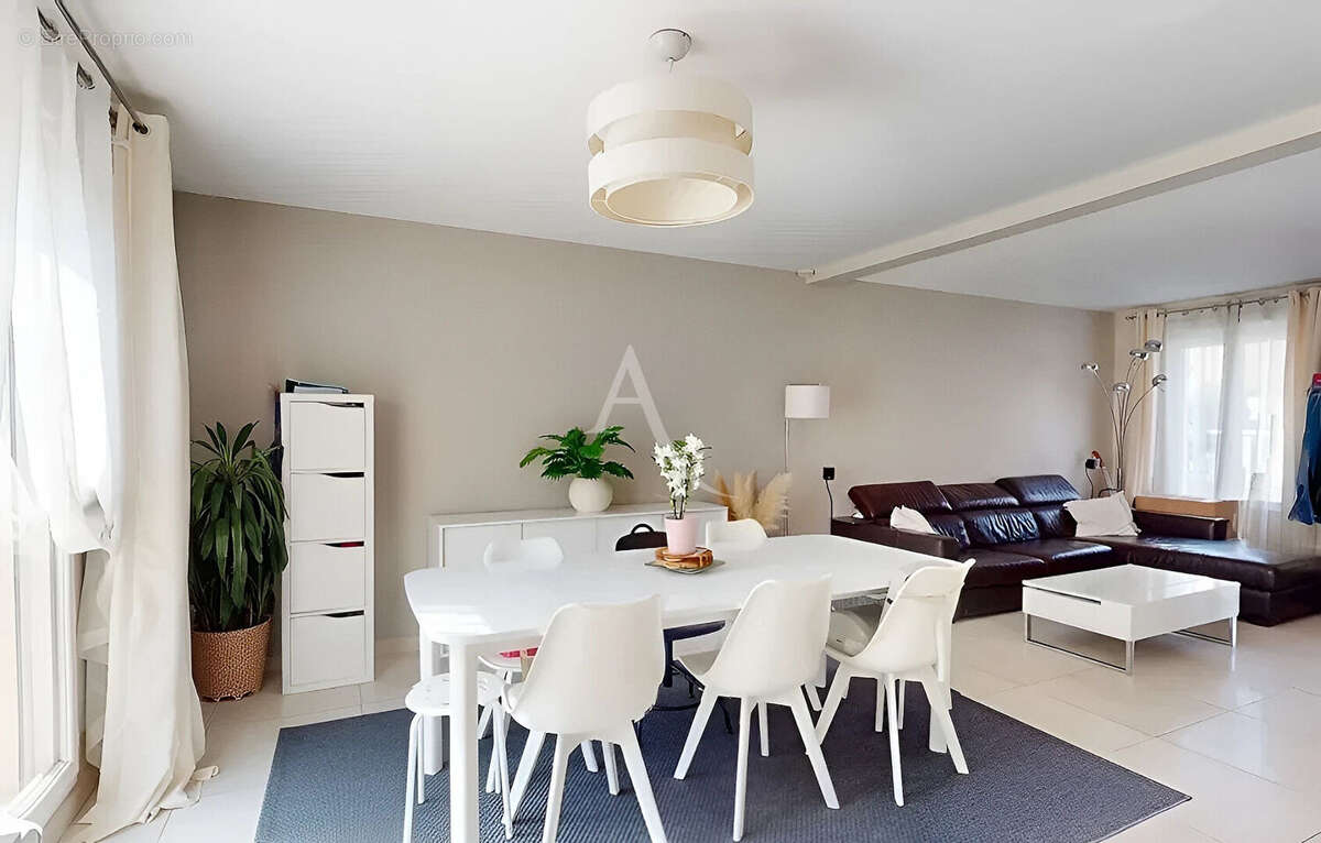 Maison à PONTAULT-COMBAULT