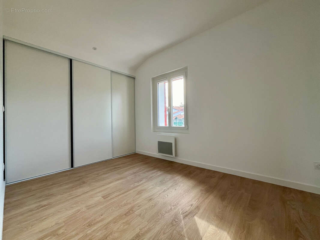 3 pieces proche belcenia renove a neuf petite copro, dernier etage avec cave et 2 parkings - photo 7