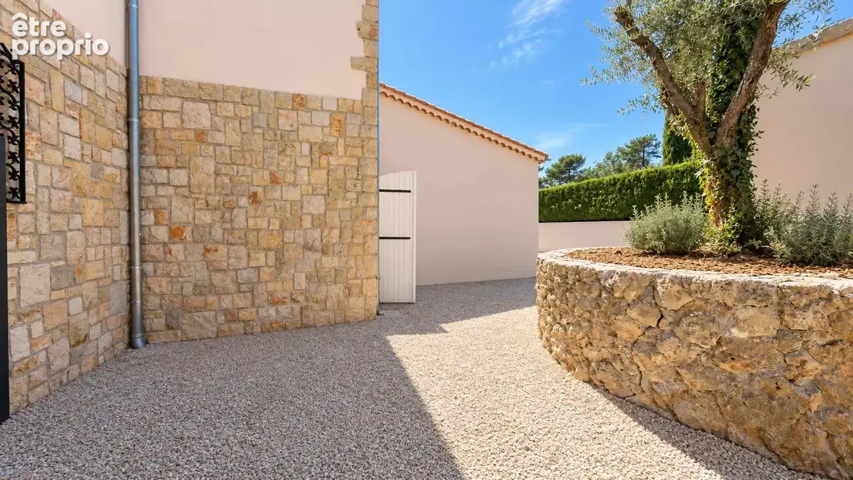 T3 de 51,5 m² en rez-de-chaussée dans un immeuble entièrement rénové - photo 2