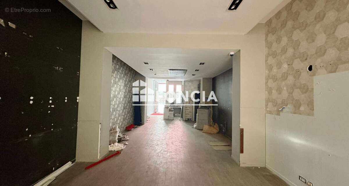 Local commercial de 125 m² avec vitrine – Emplacement Premium en plein cœur de Bordeaux - photo 2