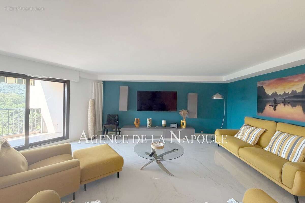Appartement à MANDELIEU-LA-NAPOULE
