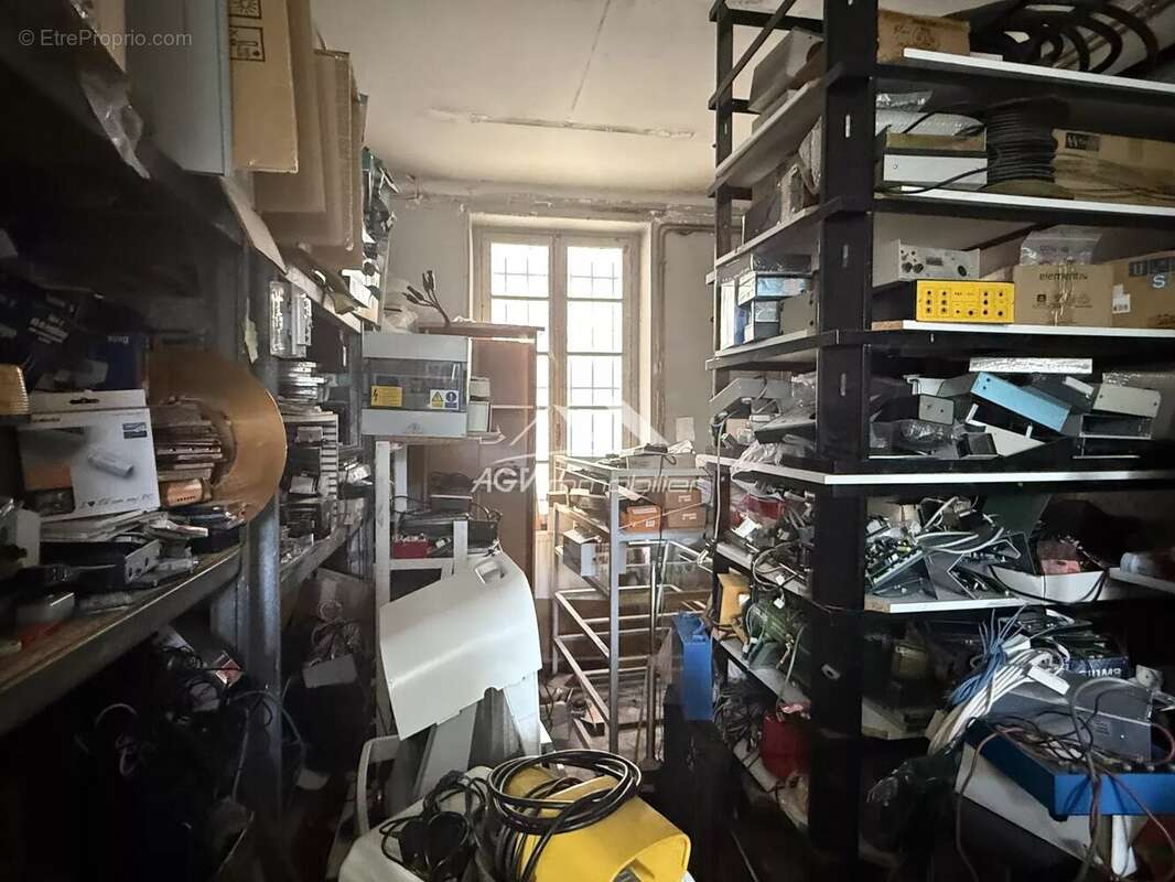 Commerce à SAINT-MARTIN-DE-VALGALGUES