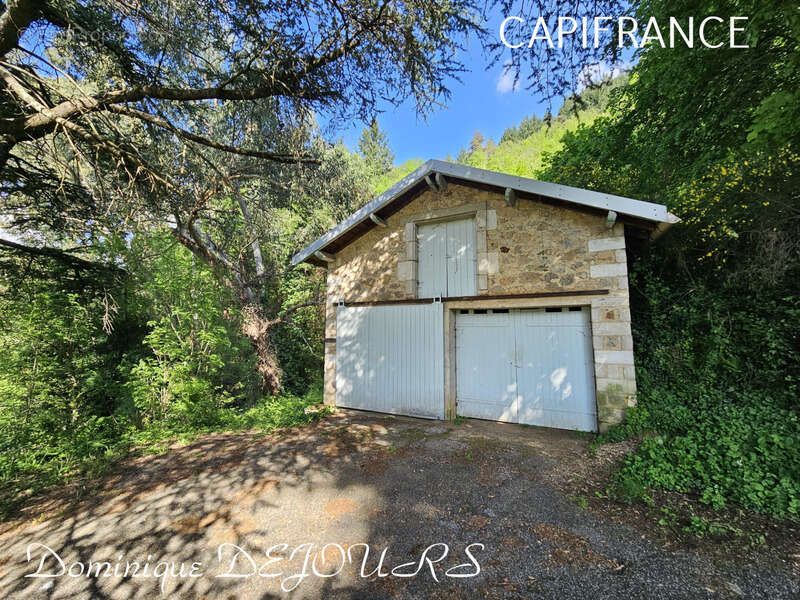 Maison à SAINT-SAUVEUR-DE-MONTAGUT