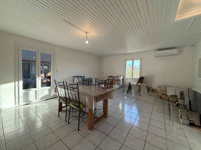 Maison à SAINT-HILAIRE-DE-BRETHMAS